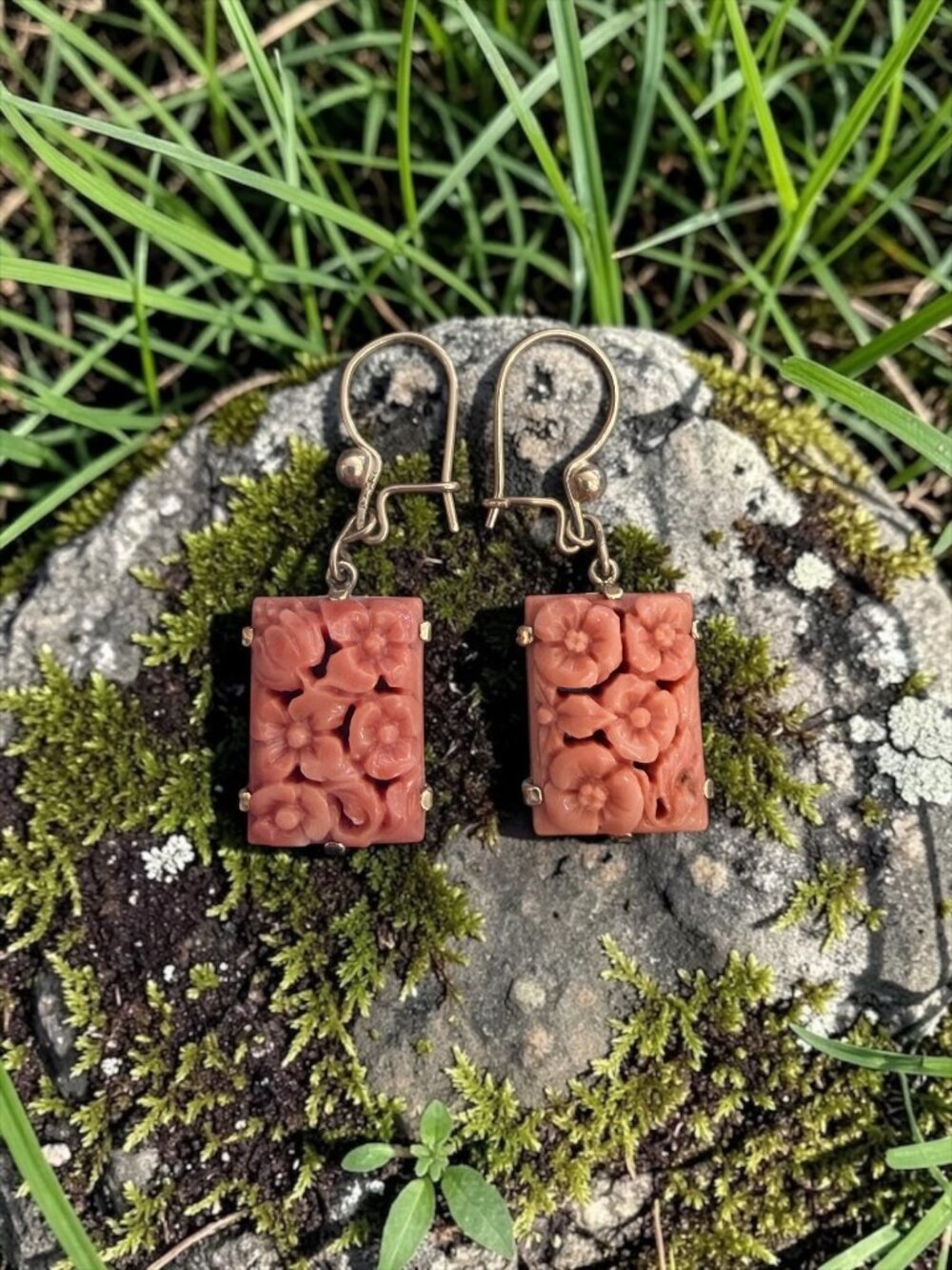 10k‎ Gold Coral Carved Earrings
